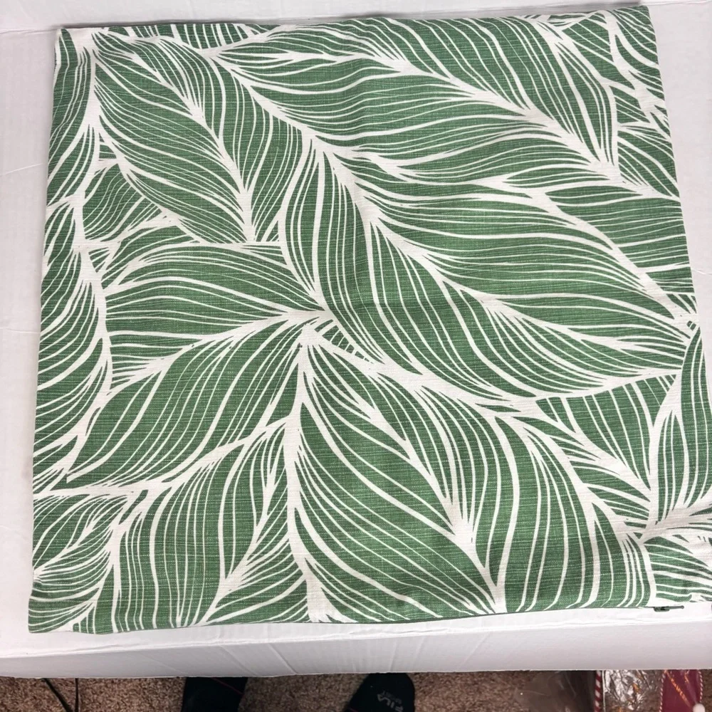Pair(2)of palm leaf design pillow covers-green & white